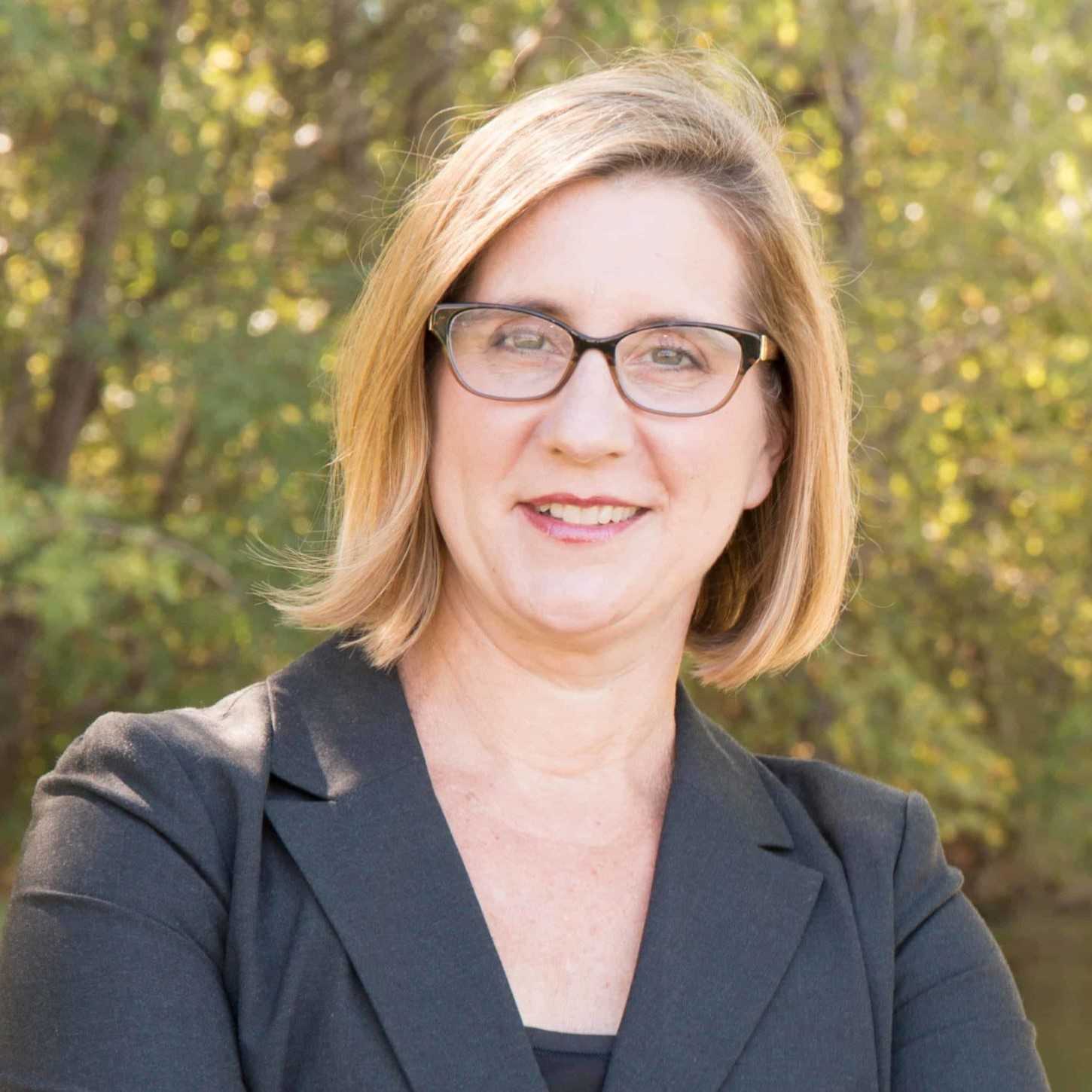 Dr. Ellen Kester head shot
